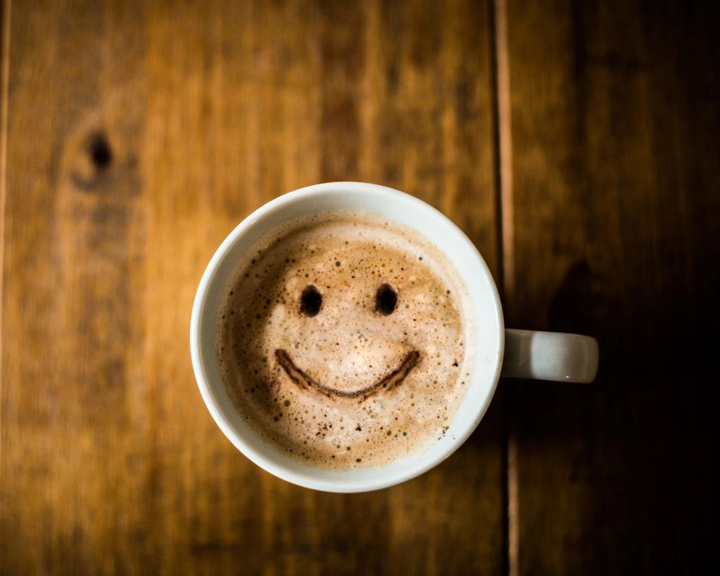 A gold letter l with the letter l in it